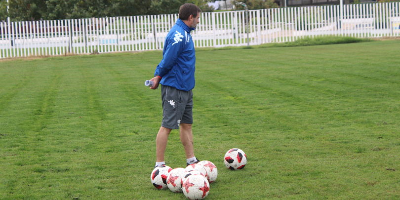 Julio Cobos, entrenando al Villanovense (Foto: CFV).
